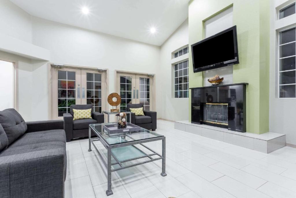 Chandler Perfect Location 1 Bedroom Bagian luar foto